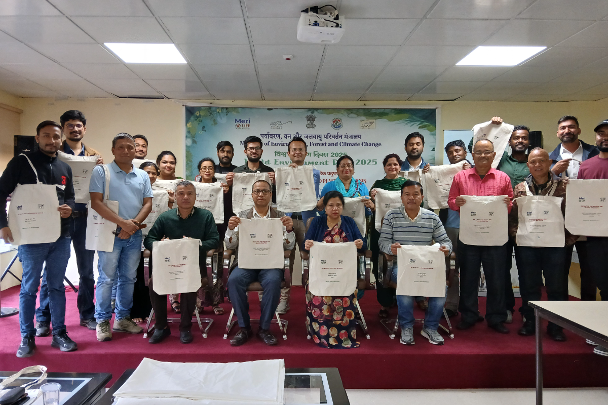 Distribution of Cloth Bags as an alternative to Single Use Plastic