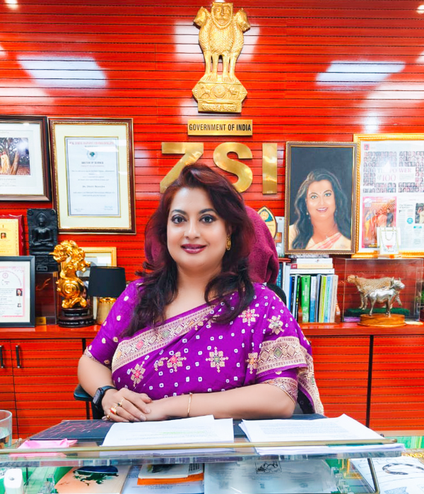 डॉ। धृति बनर्जी डॉ। धृति बनर्जी